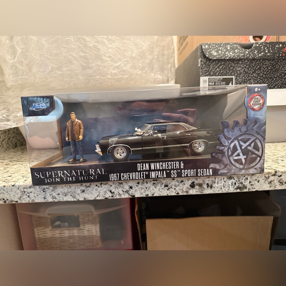 JADA die cast Supernatural 1967 Chevrolet Impala SS and Dean Winchester